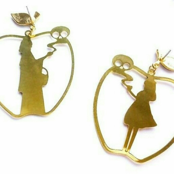 SnOw wHiTe & WiTcH Apple Earrings - Picture 4 of 4